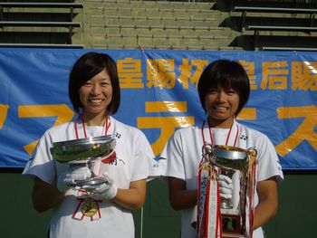 女子優勝（佐々木　舞・大庭　彩加）